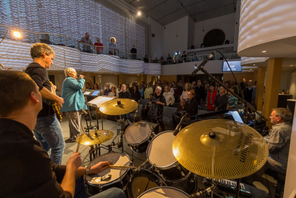 Die Band tritt im Neuland Gottesdienst auf